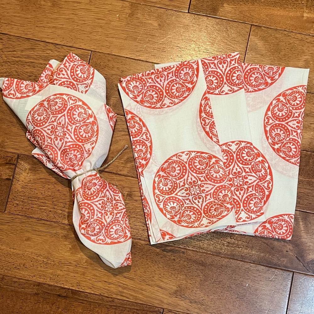 Pottery Barn Coral and White Patterned Napkins 20inx20in